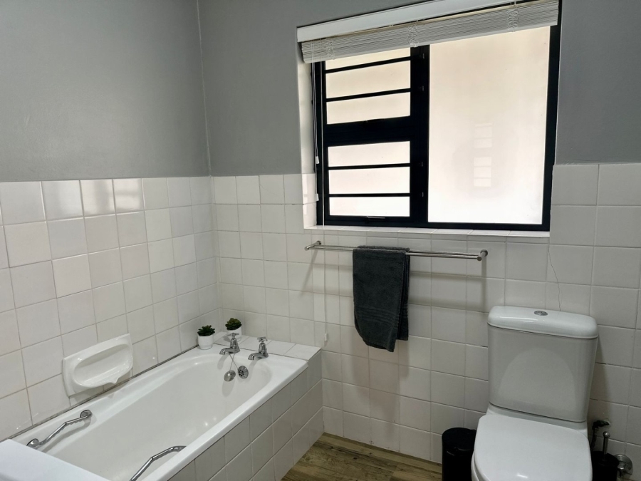 4 Bedroom Property for Sale in Sandbaai Western Cape